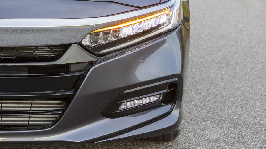 Детали экстерьера Honda Accord Touring Hybrid 2017 года  (NA) (фото 49 из 170)